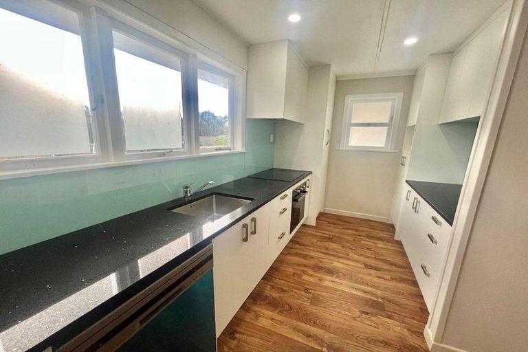 Photo of property in 57 Beaubank Road, Kelston, Auckland, 0602