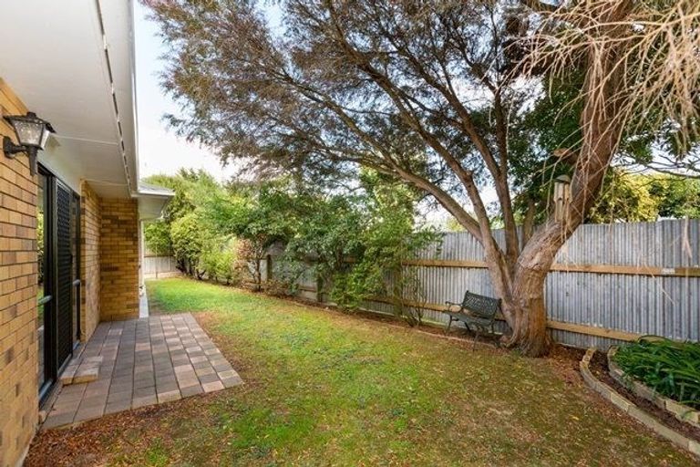 Photo of property in 12a Somerset Crescent, Highbury, Palmerston North, 4412