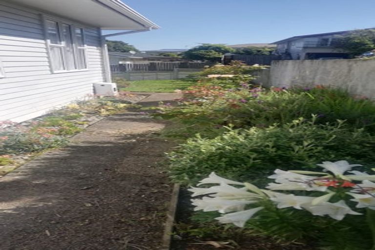 Photo of property in 5 Cypress Drive, Maungaraki, Lower Hutt, 5010