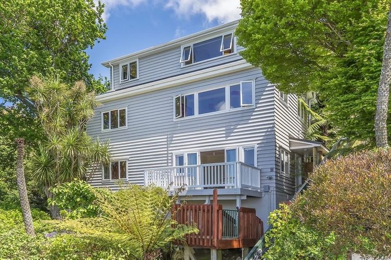 Photo of property in 1b Wadestown Road, Wadestown, Wellington, 6012