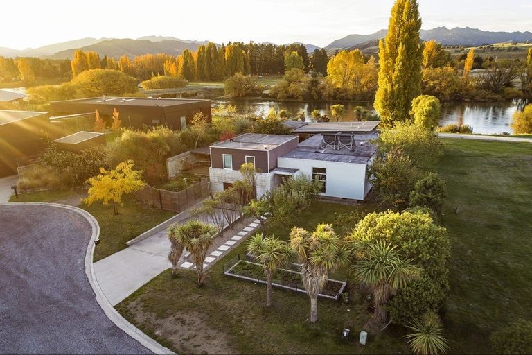 Photo of property in 10 Bridgewater Terrace, Albert Town, Wanaka, 9305