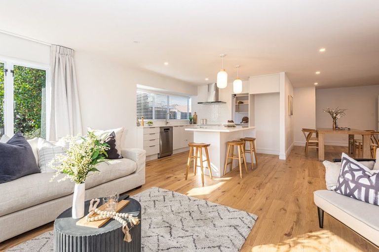 Photo of property in 27 Creese Place, Redwood, Christchurch, 8051