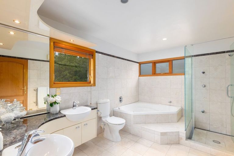 Photo of property in 32 Dyers Pass Road, Cashmere, Christchurch, 8022