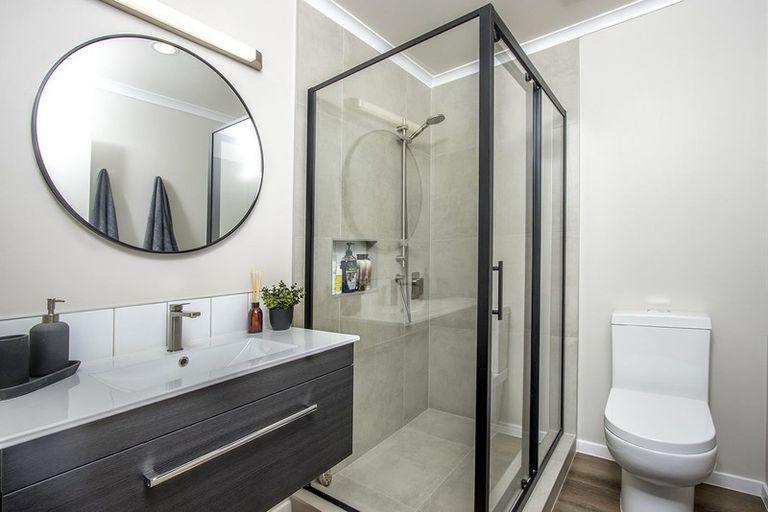 Photo of property in 9s Clearwater Cove, West Harbour, Auckland, 0618