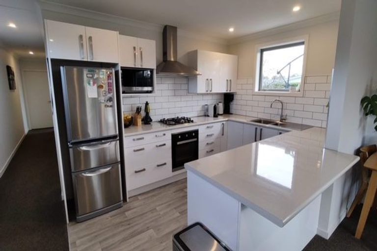 Photo of property in 16 Burgundy Drive, Martinborough, 5711