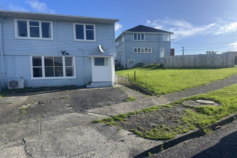 Photo of property in 82-84 Leicester Street, Cannons Creek, Porirua, 5024