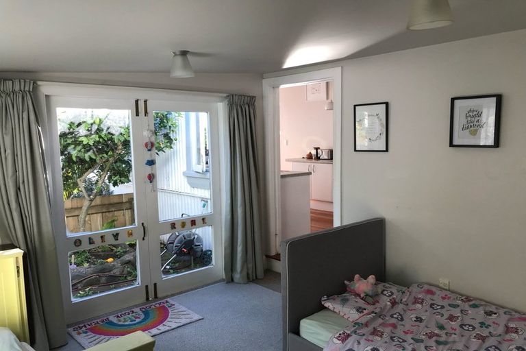 Photo of property in 221 Marine Parade, Seatoun, Wellington, 6022