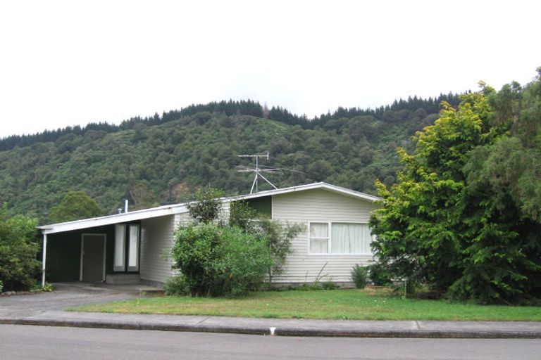 Photo of property in 9 Moehau Grove, Trentham, Upper Hutt, 5018