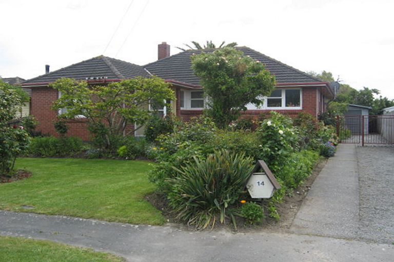 Photo of property in 14 Grosvenor Street, Redwood, Christchurch, 8051