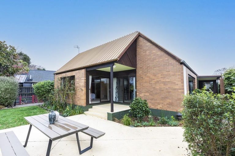 Photo of property in 21 Dunrobin Place, Avonhead, Christchurch, 8042