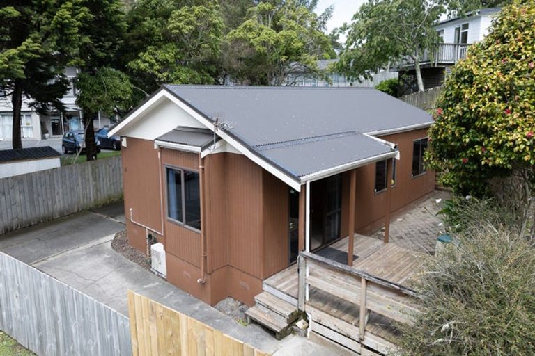 Photo of property in 94a Newlands Road, Newlands, Wellington, 6037