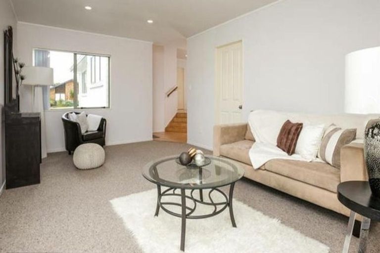 Photo of property in 1 Bridgehead Cove, West Harbour, Auckland, 0618