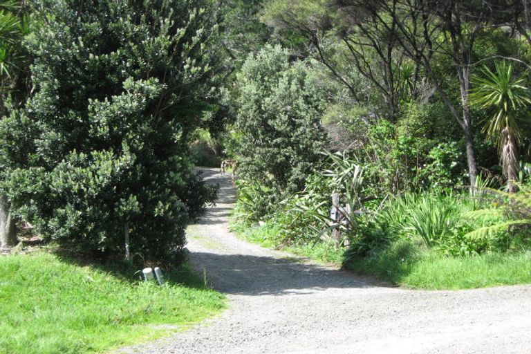 Photo of property in 178 Bethells Road, Te Henga / Bethells Beach, Henderson, 0781