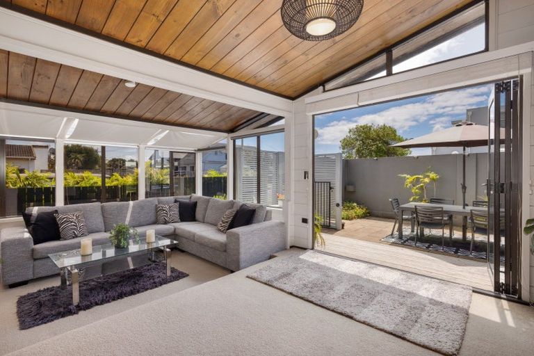 Photo of property in 32 Karewa Parade, Papamoa Beach, Papamoa, 3118