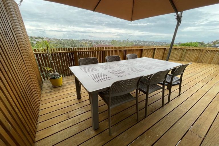 Photo of property in 2 Trias Road, Totara Vale, Auckland, 0629