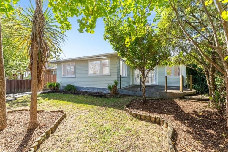 Photo of property in 3 Tamariki Avenue, Kelston, Auckland, 0602