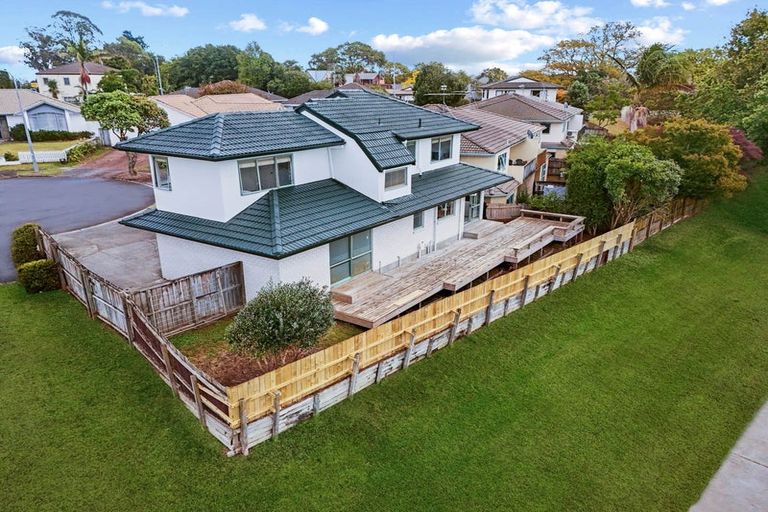 Photo of property in 1/7 Marbeth Court, Botany Downs, Auckland, 2010