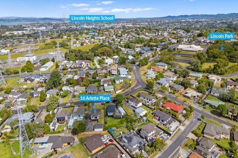 Photo of property in 16 Arlette Place, Massey, Auckland, 0614