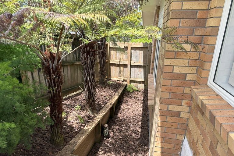 Photo of property in 23 Simon Owen Place, Golflands, Auckland, 2013