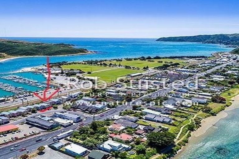 Photo of property in 14 Marina View, Paremata, Porirua, 5026