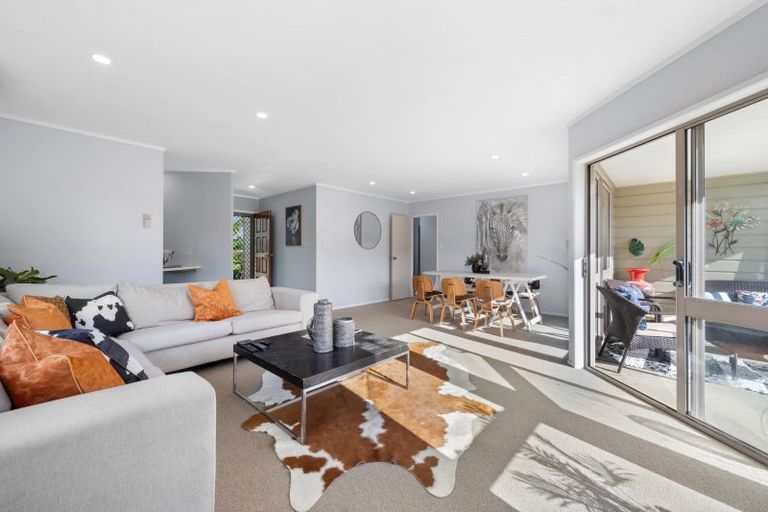 Photo of property in 1/15 Golfland Drive, Golflands, Auckland, 2013