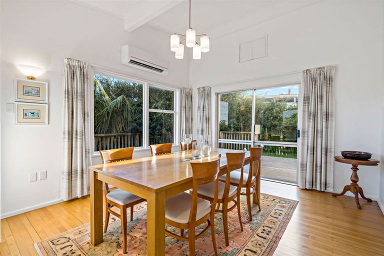 Photo of property in 17 Edgerton Road, Te Atatu Peninsula, Auckland, 0610