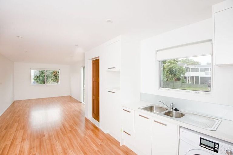 Photo of property in 3 Metric Place, Te Atatu South, Auckland, 0610