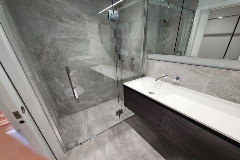 Photo of property in 43 Rona Street, Eastbourne, Lower Hutt, 5013