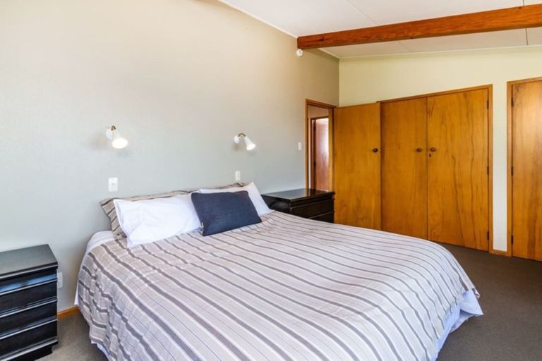 Photo of property in 17 Te Kopua Street, Acacia Bay, Taupo, 3330