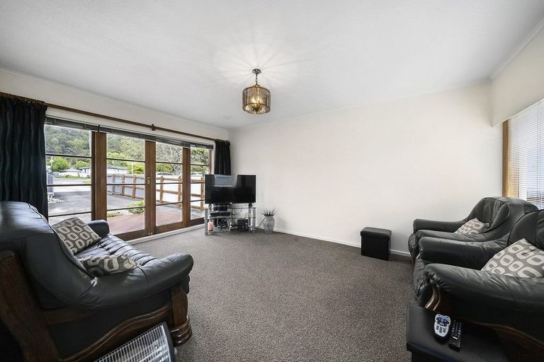 Photo of property in 140 Wainuiomata Road, Wainuiomata, Lower Hutt, 5014