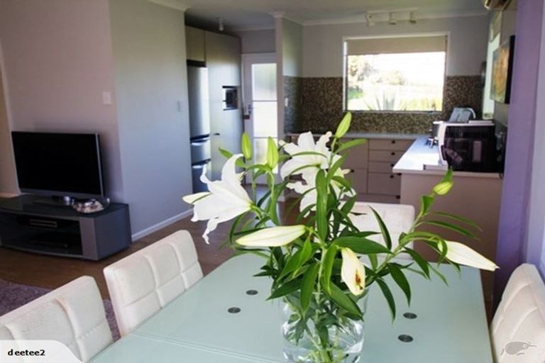 Photo of property in 1/32 Teal Crescent, Beach Haven, Auckland, 0626