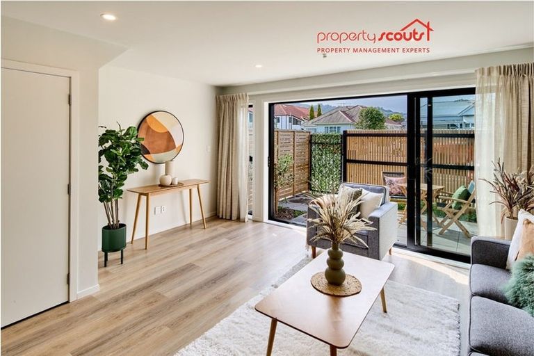 Photo of property in 2/90 Knights Road, Hutt Central, Lower Hutt, 5010