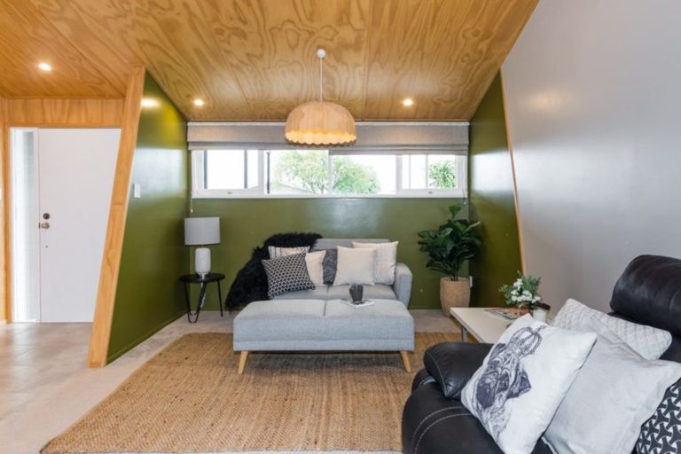 Photo of property in 9 Harpham Street, Taradale, Napier, 4112