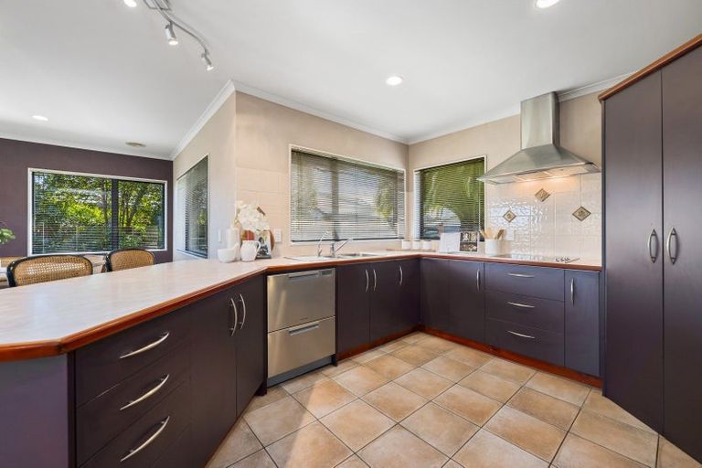 Photo of property in 15 Frame Place, Owhata, Rotorua, 3010