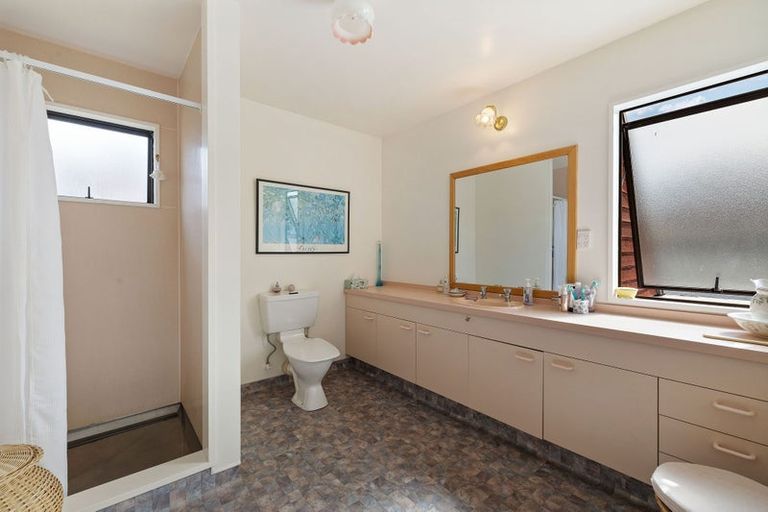 Photo of property in 20 Balmoral Drive, Kelvin Heights, Queenstown, 9300