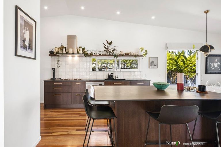 Photo of property in 42 Lohia Street, Khandallah, Wellington, 6035