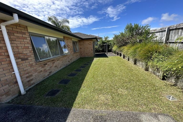 Photo of property in 19 Ballymore Drive, Pinehill, Auckland, 0632
