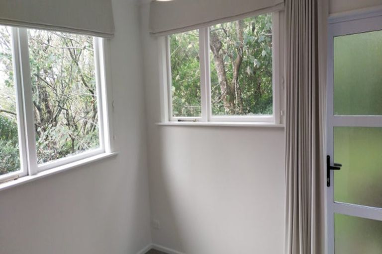 Photo of property in 12 Mataroa Avenue, Northland, Wellington, 6012