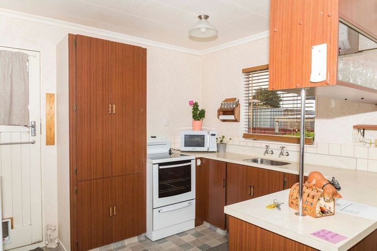 Photo of property in 4 Mccallum Street, Dannevirke, 4930