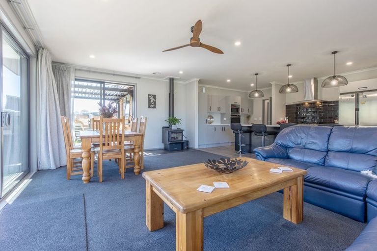 Photo of property in 8 Komahimahi Way, Motuoapa, 3382