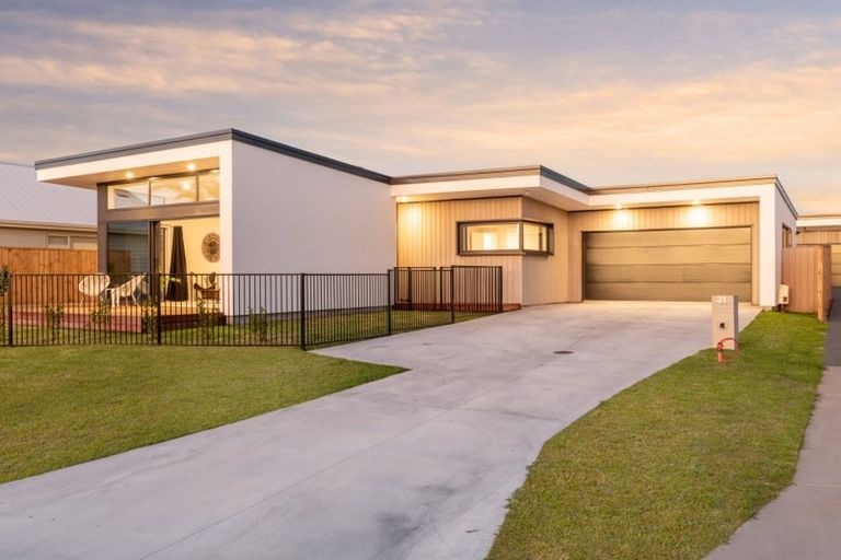 Photo of property in 31 Colpoma Close, Papamoa Beach, Papamoa, 3118