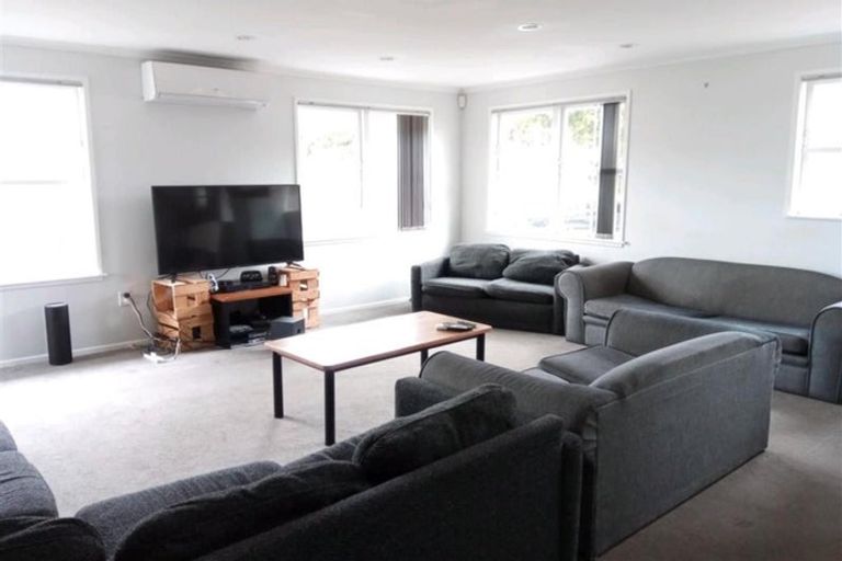 Photo of property in 10 Mcclintock Road, Massey, Auckland, 0614
