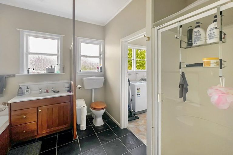 Photo of property in 24 Jensen Street, Hokowhitu, Palmerston North, 4410