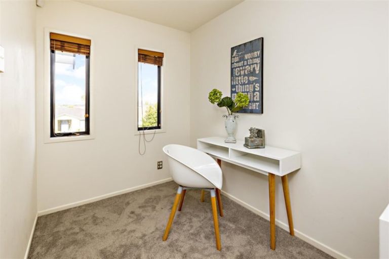 Photo of property in 23/2 Armoy Drive, East Tamaki, Auckland, 2016