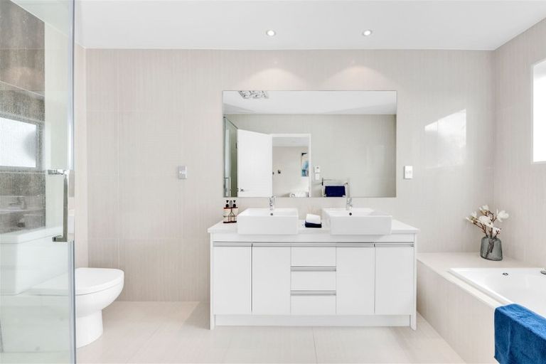 Photo of property in 7 Palazzo Close, Flat Bush, Auckland, 2019