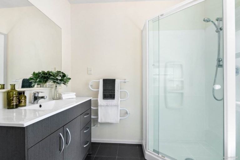 Photo of property in 7 Harbour Lights Close, West Harbour, Auckland, 0618