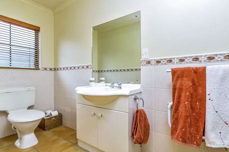 Photo of property in 5 Ruze Vida Drive, Massey, Auckland, 0614