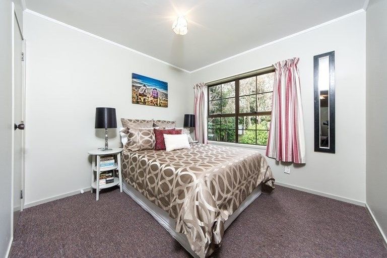 Photo of property in 33 Mcquarrie Avenue, Wattle Downs, Auckland, 2103