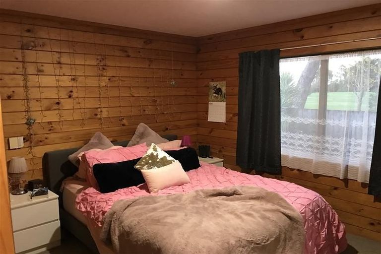 Photo of property in 2/133 Carnoustie Drive, Wattle Downs, Auckland, 2103