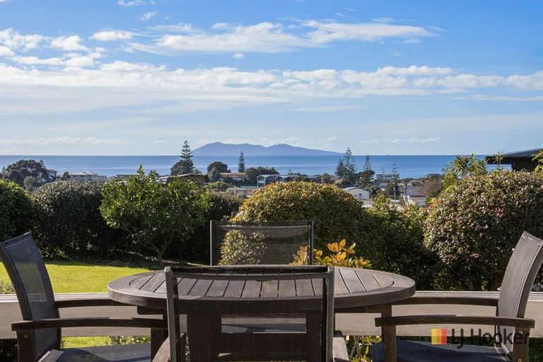 Photo of property in 33 The Crescent, Waihi Beach, 3611